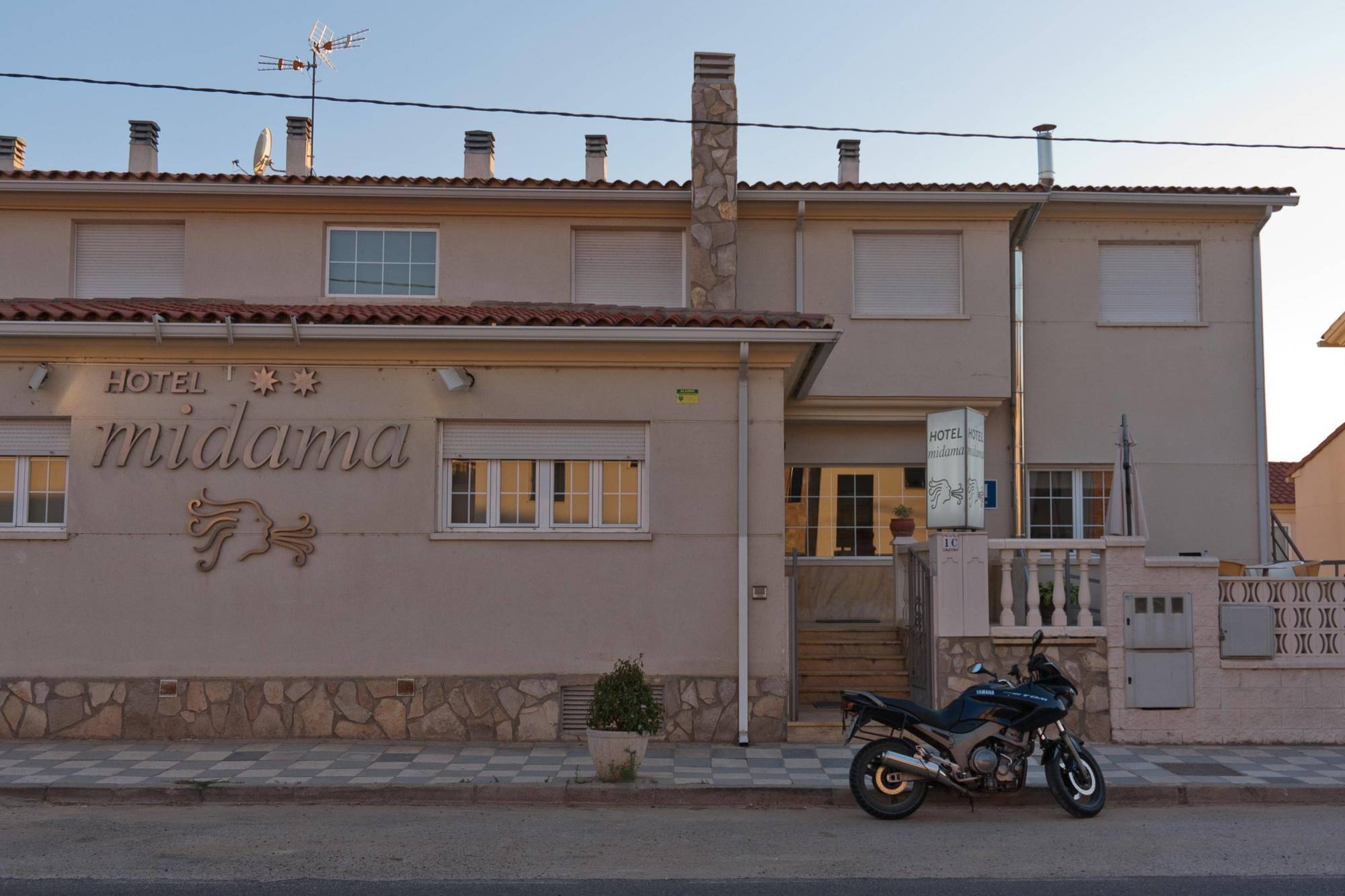 Midama Hotel Chillaron De Cuenca Exterior photo